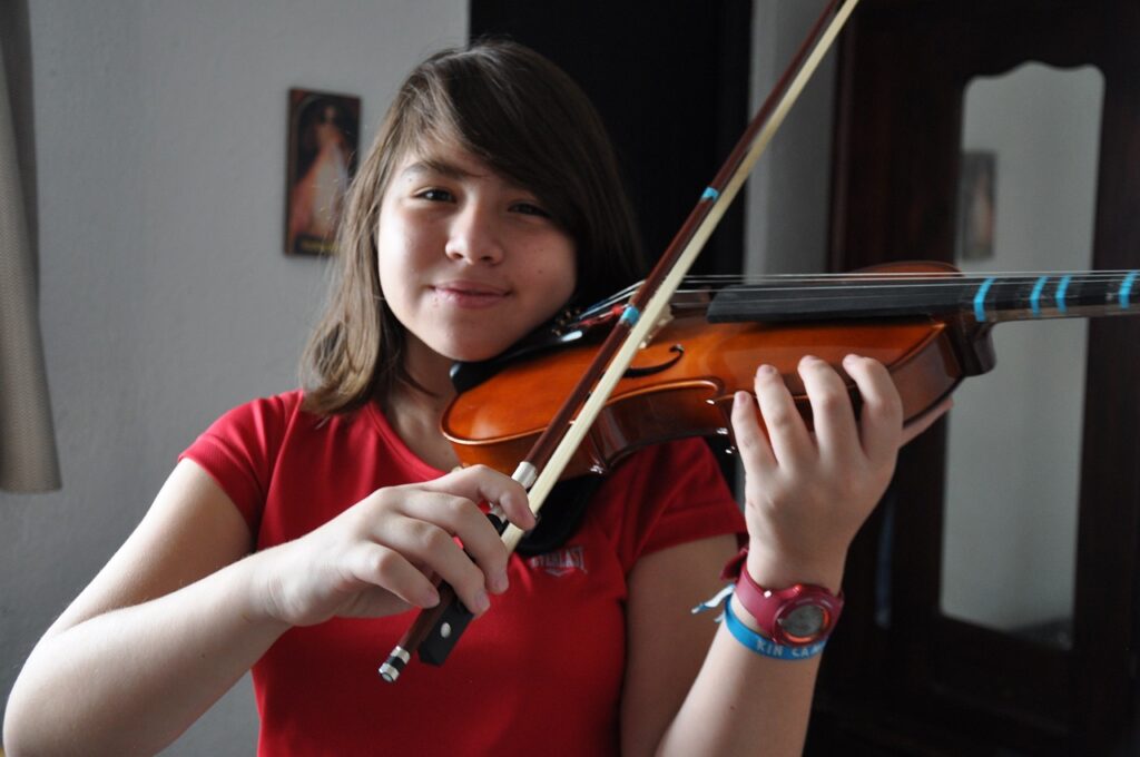 girl playing violin